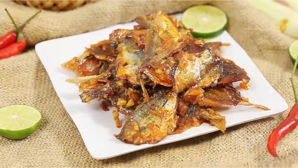 Làm món cá khô chỉ vàng rim mắm tỏi ớt